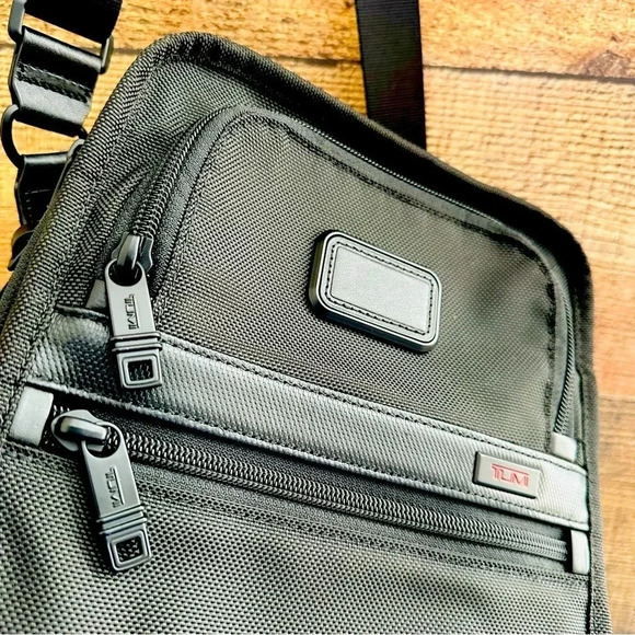 Tumi Alpha 2 FXT Black Organizer Travel Tote Shoulder Crossbody Bag - Picture 12 of 16